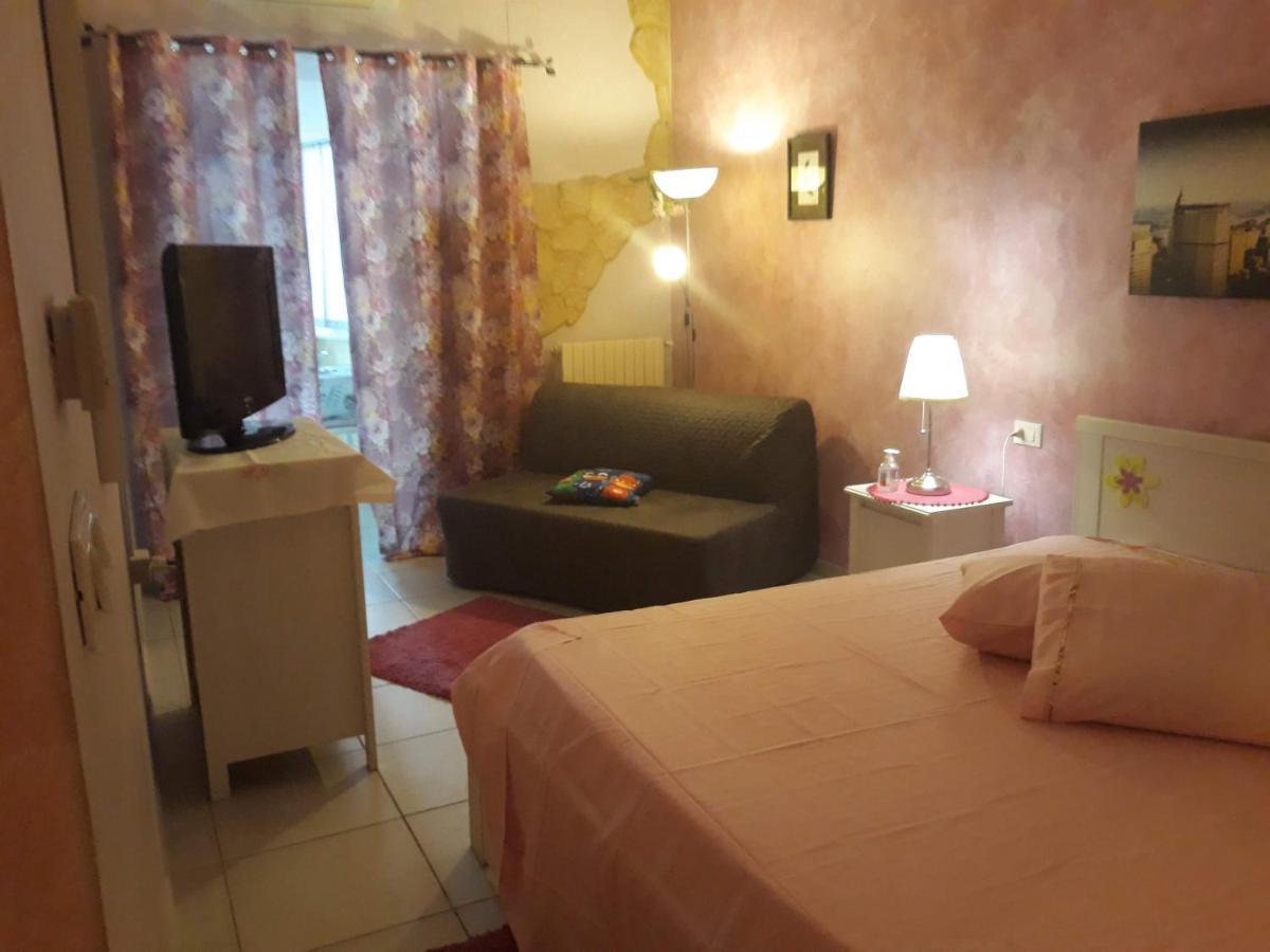 Suites Rome เปสการา ภายนอก รูปภาพ