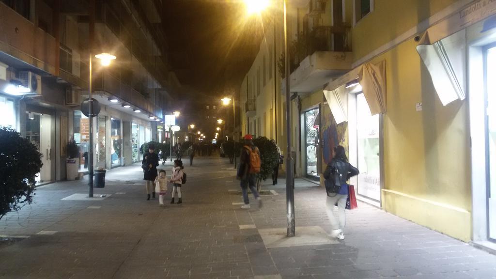 Suites Rome เปสการา ภายนอก รูปภาพ