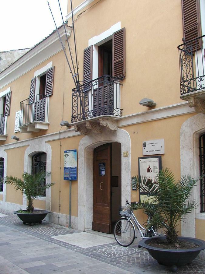 Suites Rome เปสการา ภายนอก รูปภาพ